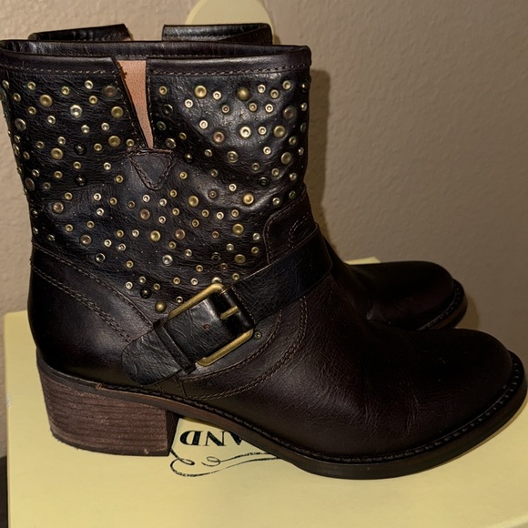NEW Lucky Boots - Size: 9M - Picture 2 of 7